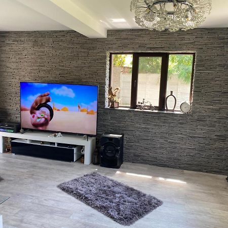 Lovely 1 Bedroom Flat In A 2 Ground Floor House 克拉奥华 外观 照片