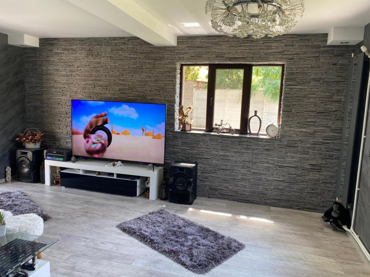Lovely 1 Bedroom Flat In A 2 Ground Floor House 克拉奥华 外观 照片