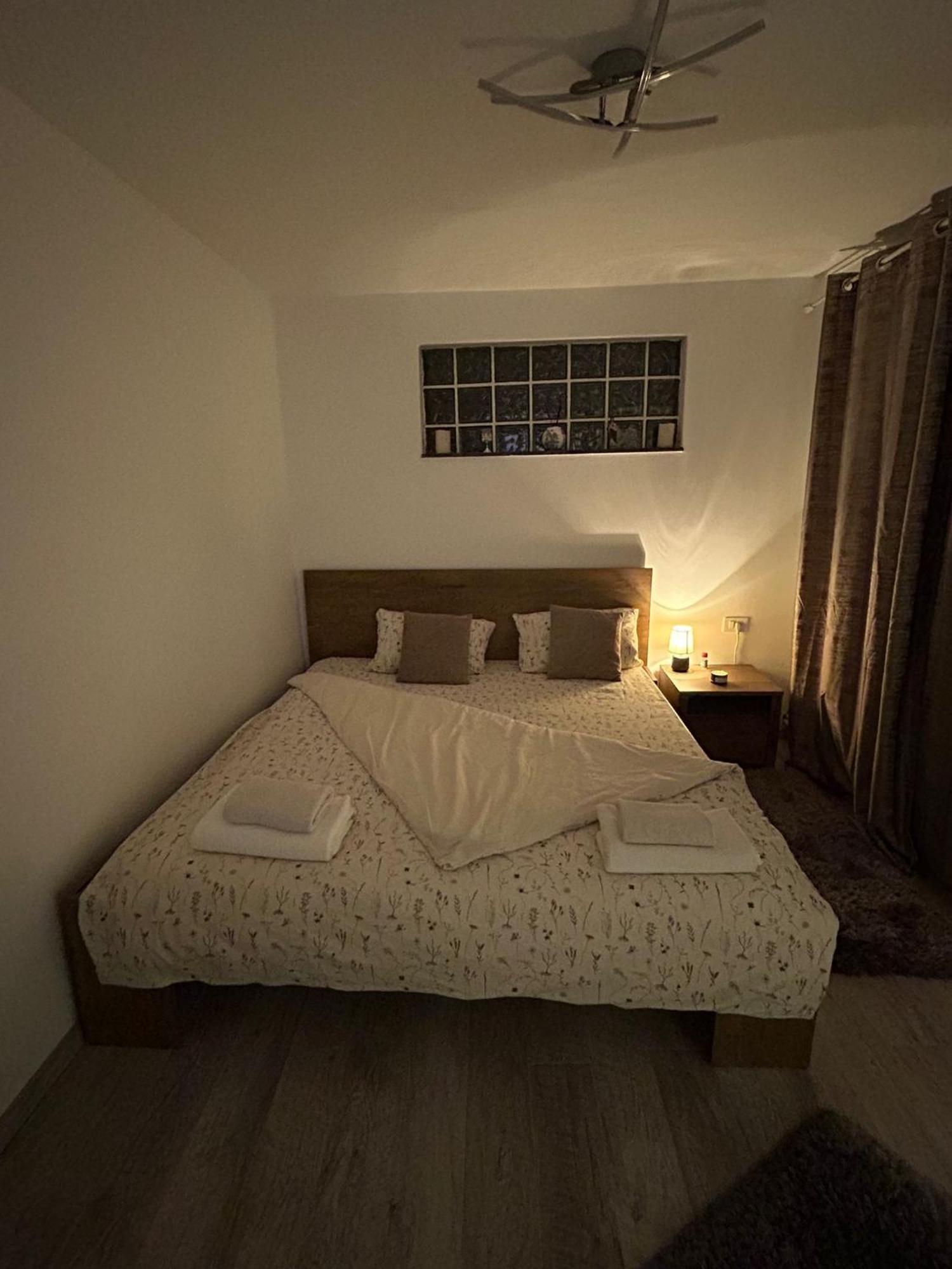 Lovely 1 Bedroom Flat In A 2 Ground Floor House 克拉奥华 外观 照片